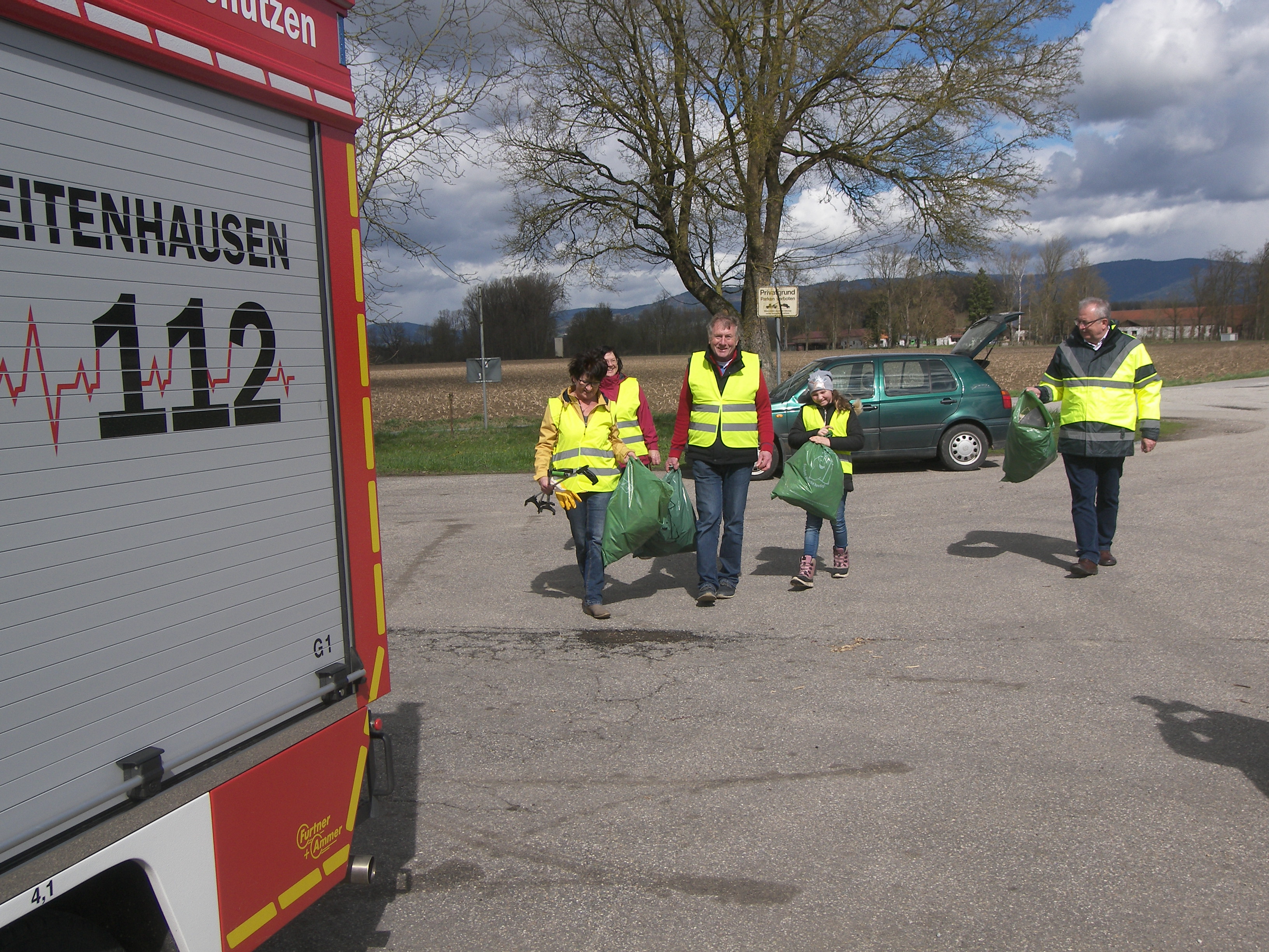 Sauber mach Lustig in Hundldorf, Landrat Laumer hilft.JPG